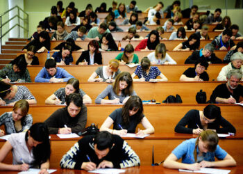 ЕЛІМІЗДЕ ПЕДАГОГТЕРДІ ДАЯРЛАЙТЫН ЖОО-НЫҢ САНЫ АЗАЙДЫ