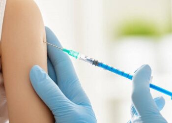 ҚАЙ ЖАСТАҒЫ БАЛАЛАРҒА ЕКПЕ БІРІНШІ САЛЫНАДЫ?