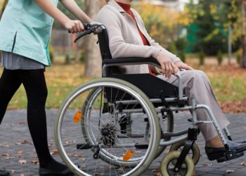 ЕЛІМІЗДЕ І ТОПТАҒЫ МҮГЕДЕКТІҢ КҮТІМІ БОЙЫНША ЖӘРДЕМАҚЫ ЕНГІЗІЛДІ