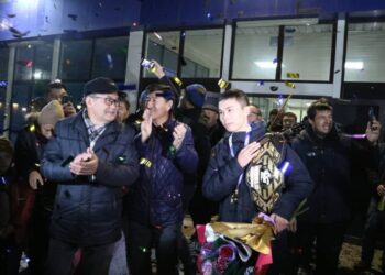 ӘЛЕМ ЧЕМПИОНЫ СӘКЕН БИБОСЫНОВ ТУҒАН ЕЛГЕ ОРАЛДЫ