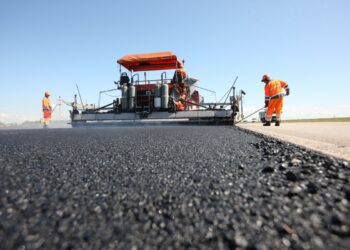 ҚАСЫМ-ЖОМАРТ ТОҚАЕВ ЕКІ АВТОЖОЛДЫҢ ҚҰРЫЛЫСЫНА ҚАТЫСТЫ ТАПСЫРМА БЕРДІ