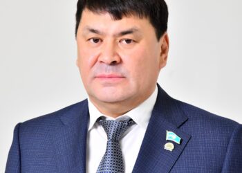 БАЙКЕН ӘШІРБАЕВ — «ПАРАСАТ» ОРДЕНІНІҢ ИЕГЕРІ