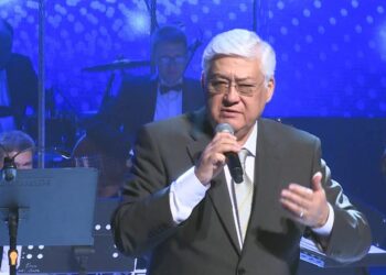 ТҮРКІСТАН ТӨРІНДЕ ӘЛІБЕК ДІНІШЕВ ӘН ШЫРҚАДЫ