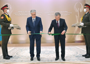 ТОҚАЕВ ПЕН  МИРЗИЁЕВ ЖАҢАДАН САЛЫНҒАН ӨЗБЕКСТАННЫҢ ҚАЗАҚСТАНДАҒЫ ЕЛШІЛІГІНЕ БАРДЫ