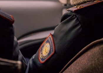 КҮДІКТІНІҢ ЖАУАП АЛУ КЕЗІНДЕГІ ӨЛІМІ: ШЫМКЕНТТЕ ПОЛИЦЕЙЛЕР ЖҰМЫСТАН БОСАТЫЛДЫ