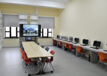 ҚАЛА ӘКІМІ БІЛІМ БЕРУ ҰЙЫМДАРЫНЫҢ ОФФЛАЙН РЕЖИМІНЕ ӨТУ ДАЙЫНДЫҒЫН ТЕКСЕРДІ