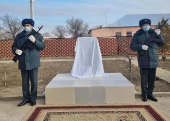 САУРАНДА АУҒАН СОҒЫСЫНЫҢ БОЗДАҚТАРЫНА АРНАЛҒАН ЕСКЕРТКІШ ТАҚТА ОРНАТЫЛДЫ