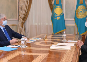 Мемлекет басшысы Түркістан облысының әкімі Өмірзақ Шөкеевті қабылдады