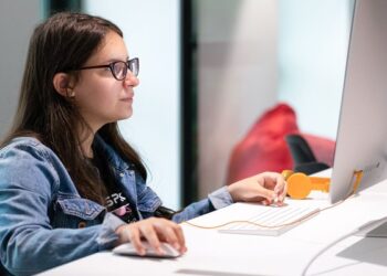 ОЛИМПИАДАЛАР АЛҒАШ РЕТ ЭЛЕКТРОНДЫ ФОРМАТТА ӨТУДЕ