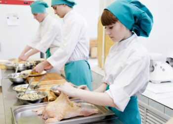 ҚР БҒМ: СТУДЕНТТЕР КОЛЛЕДЖДЕ ДАЙЫНДАҒАН ӨНІМДЕРІ АРҚЫЛЫ ТАБЫС ТАУЫП ЖҮР