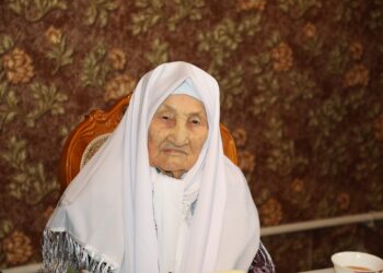 АРЫСТА 100 ЖАСҚА ТОЛҒАН ӘЖЕГЕ ҚҰРМЕТ КӨРСЕТІЛДІ