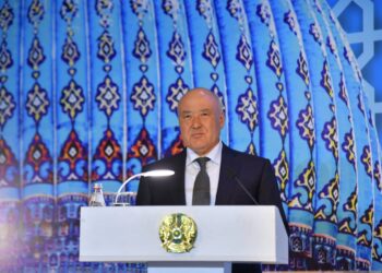 ӨМІРЗАҚ ШӨКЕЕВТІҢ ТҮРКІСТАН ҚАЛАСЫ ТҰРҒЫНДАРЫМЕН КЕЗДЕСУІ БАСТАЛДЫ