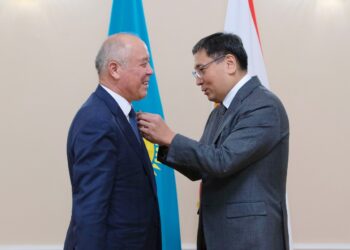 АКАДЕМИККЕ ҚҰРМЕТ КӨРСЕТІЛДІ