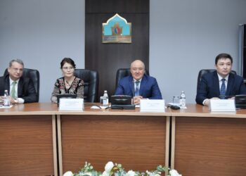 ӨМІРЗАҚ ШӨКЕЕВ ҰСТАЗЫН ҮЛГІ ЕТТІ