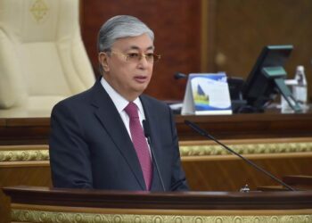 ПРЕЗИДЕНТТІҢ ПАРТИЯДАҒЫ МҮШЕЛІГІН ТОҚТАТУ КЕРЕК — ТОҚАЕВ