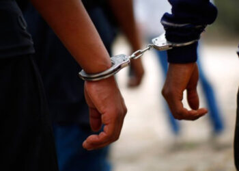 ҰҚК ТЫҢШЫЛЫҚ ЖАСАДЫ ДЕГЕН КҮДІКПЕН БІР ТОП АДАМДЫ ҰСТАДЫ