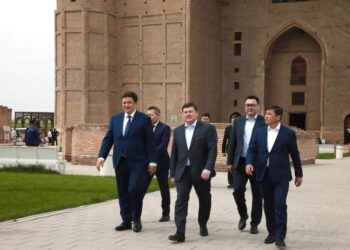 «AMANAT» ПАРТИЯСЫ АТҚАРУШЫ ХАТШЫСЫНЫҢ ӨҢІРЛЕРДЕГІ КЕЗДЕСУІ ТҮРКІСТАННАН БАСТАЛДЫ