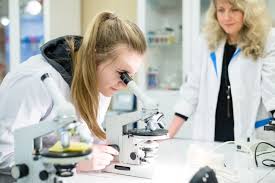 ҚАЗАҚСТАНДА ҒАЛЫМДАРДЫҢ ОРТАША ЖАЛАҚЫСЫ ӨСТІ