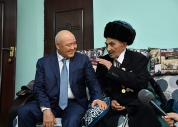 ӨМІРЗАҚ ШӨКЕЕВ СОҒЫС АРДАГЕРЛЕРІНЕ ҚҰРМЕТ КӨРСЕТТІ