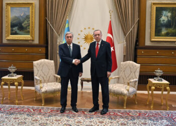 ҚАЗАҚСТАН МЕН ТҮРКИЯ ПРЕЗИДЕНТТЕРІ ШАҒЫН ҚҰРАМДА КЕЛІССӨЗ ЖҮРГІЗДІ