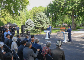 ҚАЗАҚСТАН ПРЕЗИДЕНТІ БІШКЕКТЕ АБАЙ ЕСКЕРТКІШІНІҢ АШЫЛУ РӘСІМІНЕ  рәсіміне қатысты