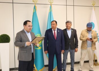 ТҮРКІСТАН ОБЛЫСЫНЫҢ ДЕПУТАТТАРЫ МАРАПАТТАЛДЫ