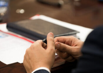 ЕЛДЕН ЗАҢСЫЗ ШЫҒАРЫЛҒАН ҚАРЖЫНЫ ҚАЙТАРУ ЖӨНІНДЕГІ КОМИССИЯ ҚҰРАМЫНА КІМДЕР КІРДІ?