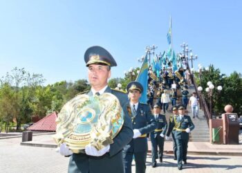ШЫМКЕНТТЕ ТУ КӨТЕРГЕН ШЕРУШІЛЕР РӘМІЗДЕРДІ ҰЛЫҚТАДЫ