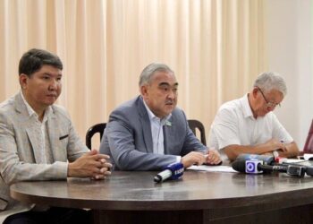 МӘЖІЛІСМЕНДЕР ШЫМКЕНТТЕ