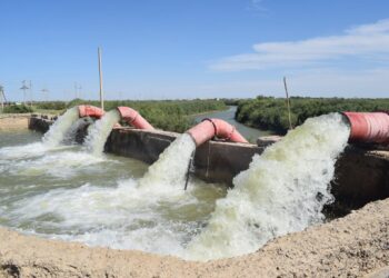 ОТЫРАРДА ШАРУАЛАРДЫҢ АҒЫН СУ МӘСЕЛЕСІ ШЕШІМІН ТАУЫП КЕЛЕДІ