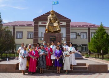 БӘЙДІБЕК АУДАНЫНДА КӨПБАЛАЛЫ АНАЛАР ҚҰРМЕТТЕЛДІ