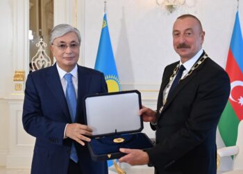 ҚАСЫМ-ЖОМАРТ ТОҚАЕВ ИЛЬХАМ АЛИЕВКЕ «АЛТЫН ҚЫРАН» ОРДЕНІН ТАБЫСТАДЫ