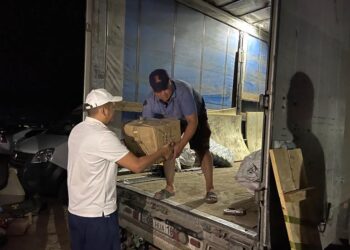 ӨРТТЕН ЗАРДАП ШЕККЕН ҚОСТАНАЙЛЫҚТАРҒА АЗЫҚ-ТҮЛІК ЖІБЕРІЛІП ЖАТЫР