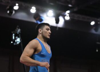 ӘЛЕМ ЧЕМПИОНАТЫ: ЕРКІН КҮРЕСТЕН АЗАМАТ ДӘУЛЕТБЕКОВ ҚОЛА ЖҮЛДЕ АЛДЫ