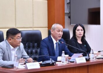 «ЖАҢА ҚАЗАҚСТАН» ДЕПУТАТТАРЫ 7 ЖЫЛДА БІР РЕТ ПРЕЗИДЕНТТІ САЙЛАЙТЫН НОРМАНЫ ЕНГІЗУ, ЕЛОРДАНЫҢ БҰРЫНҒЫ АТАУЫН ҚАЙТАРУ ТУРАЛЫ БАСТАМАЛАРДЫ АЛҒА ТАРТТЫ