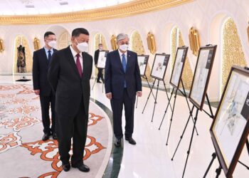 ҚАСЫМ-ЖОМАРТ ТОҚАЕВ ПЕН СИ ЦЗИНЬПИН «ҚАЗАҚСТАН – ҚЫТАЙ: МЫҢЖЫЛДЫҚ ДИАЛОГ» АТТЫ КӨРМЕНІ ТАМАШАЛАДЫ