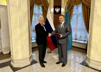 ПУТИН НАГРАДИЛ ТУРИСБЕКОВА ОРДЕНОМ ДРУЖБЫ