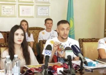 СПОРТТЫҚ ШАРА ЖАЛАУЫН ЖЕЛБІРЕТЕДІ