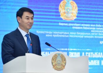 ДАРХАН САТЫБАЛДЫ ҚАЗЫҒҰРТ ТҰРҒЫНДАРЫМЕН КЕЗДЕСТІ