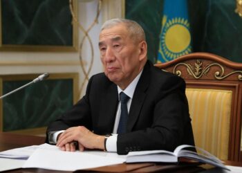 ПРЕЗИДЕНТ РЕСПУБЛИКА КҮНІ ҚАРСАҢЫНДА МЕМЛЕКЕТТІК НАГРАДАЛАР ТУРАЛЫ ЖАРЛЫҚҚА ҚОЛ ҚОЙДЫ