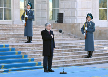 ҚАСЫМ-ЖОМАРТ ТОҚАЕВ МЕМЛЕКЕТТІК ТУ КӨТЕРУ РӘСІМІНЕ ҚАТЫСТЫ