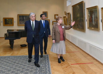 МЕМЛЕКЕТ БАСШЫСЫ НЕВЗОРОВТАР АТЫНДАҒЫ БЕЙНЕЛЕУ ӨНЕРІ МУЗЕЙІНЕ БАРДЫ