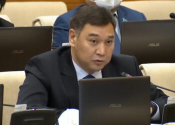 АЙБЕК ПАЯЕВТЫҢ ДЕПУТАТТЫҚ ӨКІЛЕТІ ТОҚТАТЫЛДЫ