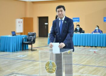 ҚР ПАРЛАМЕНТ МӘЖІЛІСІНІҢ ТӨРАҒАСЫ ЕРЛАН ҚОШАНОВ САЙЛАУДА ДАУЫС БЕРДІ