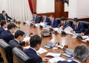 ӘЛИХАН СМАЙЫЛОВ ЭКОНОМИКАНЫ ДЕМОНОПОЛИЗАЦИЯЛАУ ЖӨНІНДЕГІ КОМИССИЯНЫҢ ОТЫРЫСЫН ӨТКІЗДІ