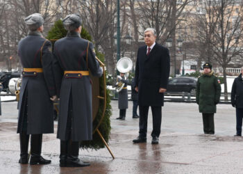 ПРЕЗИДЕНТ «БЕЛГІСІЗ ЖАУЫНГЕР БЕЙІТІ» ЕСКЕРТКІШ-МЕМОРИАЛЫНА ГҮЛ ШОҒЫН ҚОЙДЫ