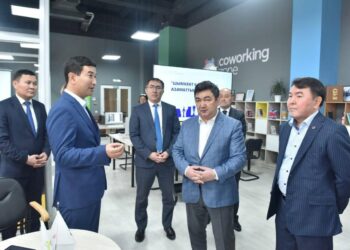 МИНИСТР АЗАМАТТЫҚ РЕСУРСТЫҚ ОРТАЛЫҒЫНА БАРДЫ