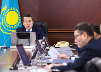 ПРЕМЬЕР-МИНИСТР БІРҚАТАР ШЕНЕУНІКТІ ЖАЗАЛАП, КОМИТЕТ БАСШЫСЫН ҚЫЗМЕТІНЕН БОСАТУДЫ ТАПСЫРДЫ