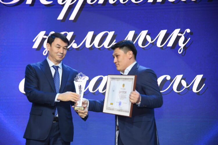 ТҮРКІСТАН ОБЛЫСЫНДА 2022 ЖЫЛДЫҢ ҮЗДІКТЕРІ МАРАПАТТАЛДЫ