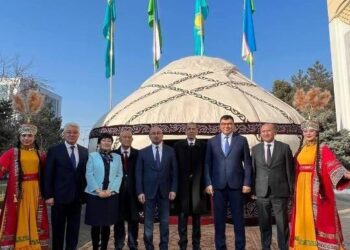 ТАШКЕНТТЕ АБАЙ ҚҰНАНБАЙҰЛЫНЫҢ ШЫҒАРМАШЫЛЫҒЫНА АРНАЛҒАН КӨРМЕ АШЫЛДЫ